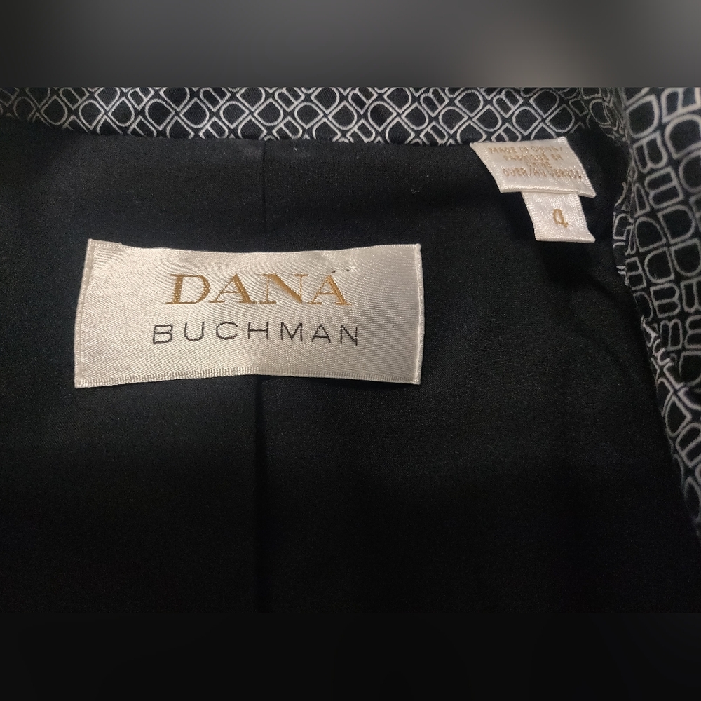 Dana Buchman Zip Front Blazer. - Picture 6 of 8